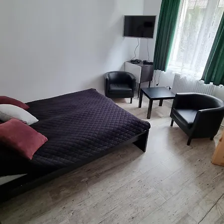 Goscinny Letni Dom Panstwa Grybek בית אירוח