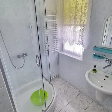 בית אירוח Goscinny Letni Dom Panstwa Grybek סטגנה